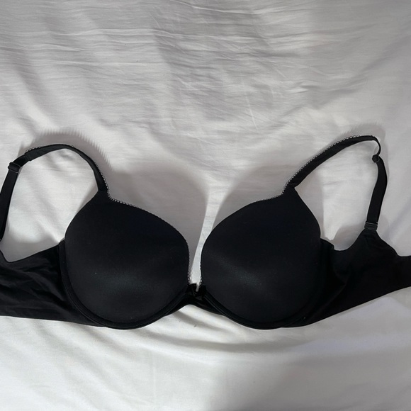 VICTORIA SECRET’S BLACK BRA - Picture 2 of 5
